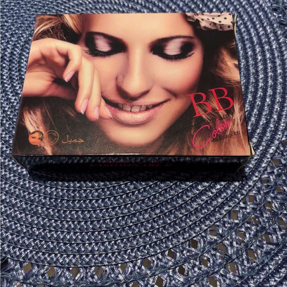NIB FLT ME ~ GLAZZI Charming Dreamy Color Makeup Kit - Picture 2 of 7
